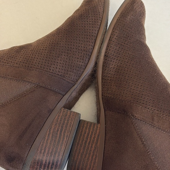 Refresh bootie Rider-05 style line slip on elastic side 1.5” block heels Size 7 - Picture 4 of 7